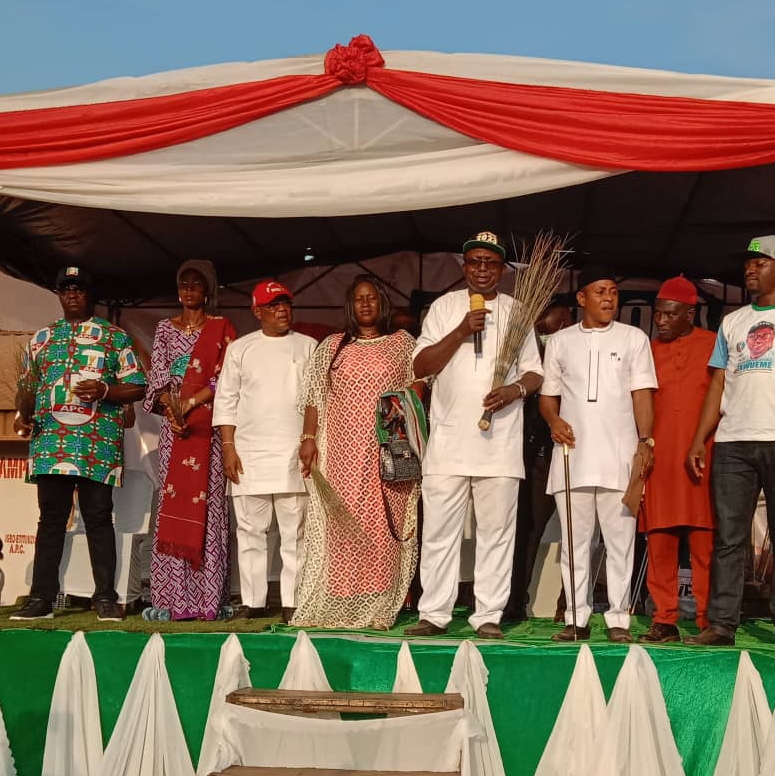 Ekwueme addressing the audience
