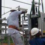 Electricity-workers-1140×570