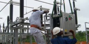 Electricity-workers-1140×570