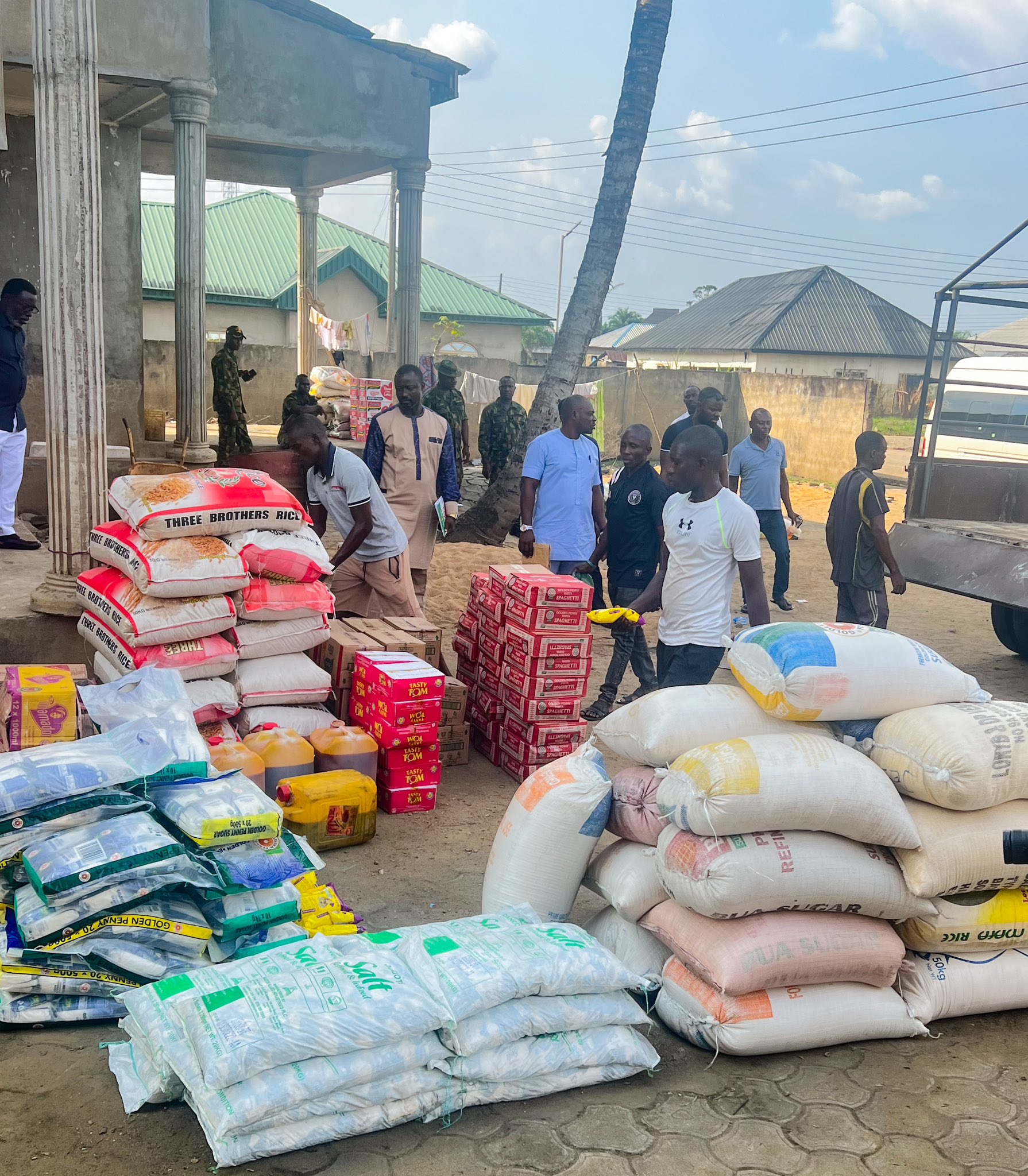 Azikel group donates 40,000 bags of rice to Bayelsa flood victims
