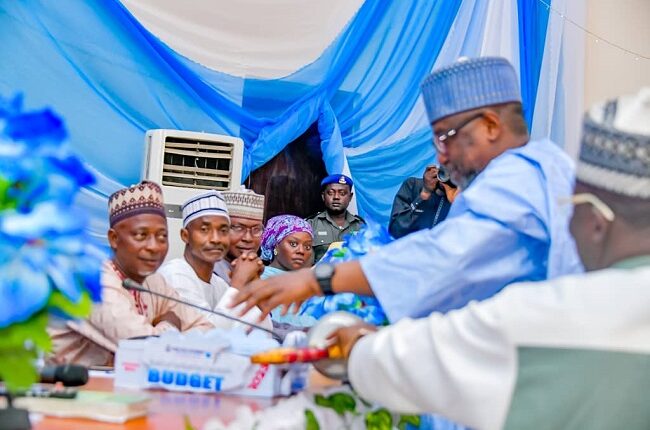 Niger: Bello presents N238.9 billion budget estimate for 2023 fiscal year before legislature