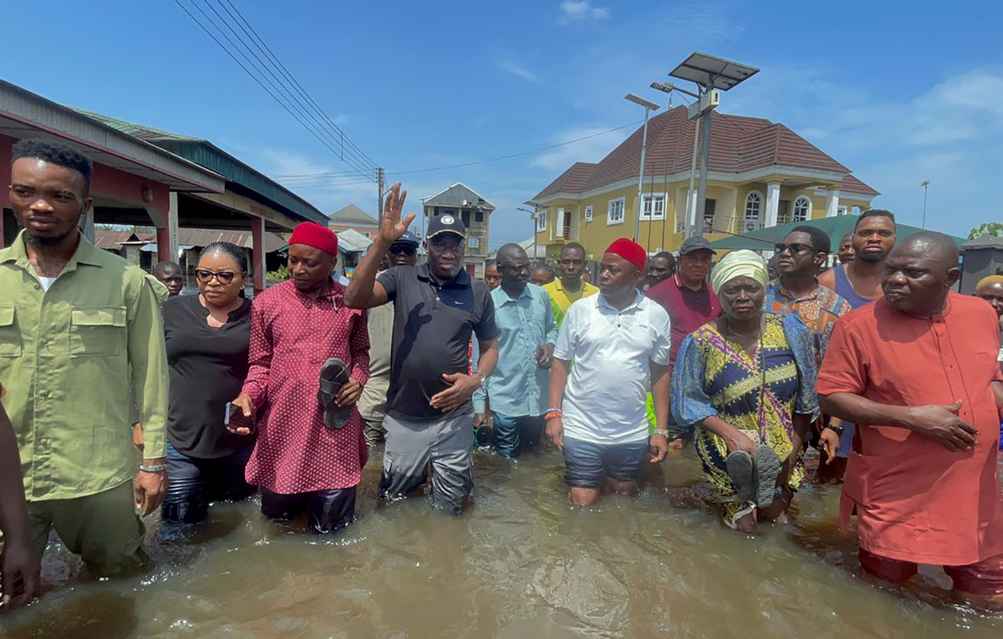 Pic 17. Former president Goodluck Jonathan inspects Flooded area