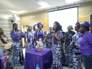 President General of AWGA, Mrs Amaka Nweke (with Mic) and others cutting the the group’s inauguration cake.
