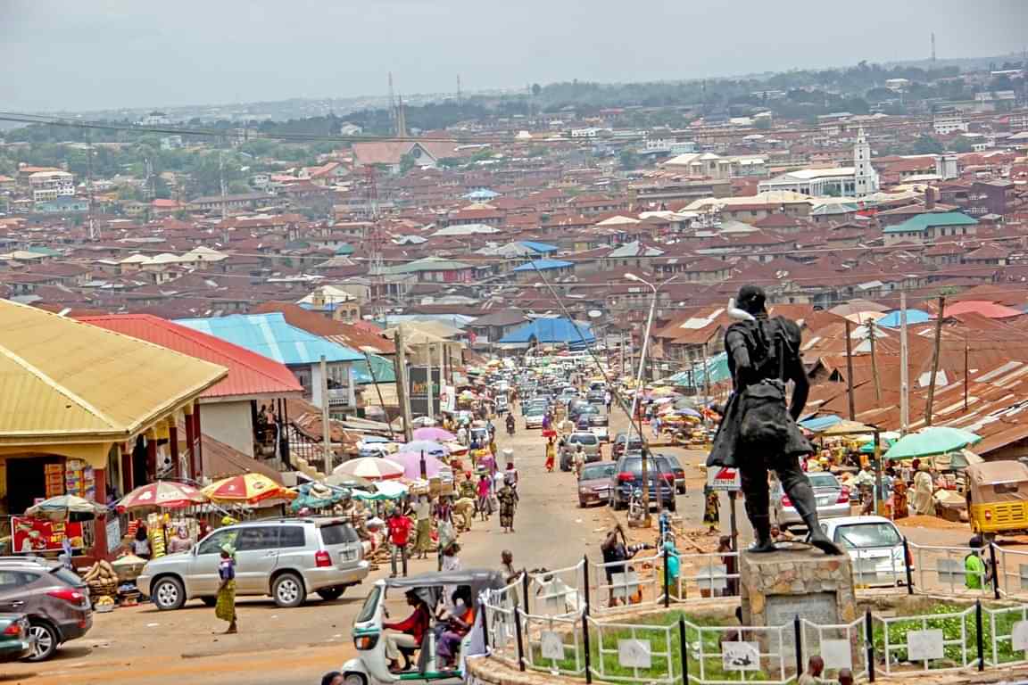 happenings_2020-01_ea9fa126-4913-4511-95d5-40d598f4b03c_Ibadan_with_Oluyole_statue__Nigeria