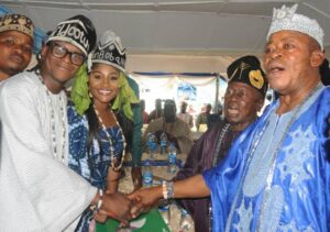 Oba Gbolagade Babalola, the Onido of Ido (right); in handshake with the newly installed Otun Babajiroro of Ido Town, Kolapo Kola-Daisi, who is the 2023 Accord candidate for Oyo South senatorial district (left); and his wife, Abisola, the new Yeye Otun Bobajiroro of Ido Town, after their installation on Monday in Ibadan, the Oyo State capital