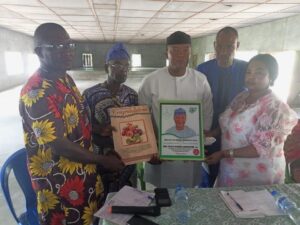 Ogungbemi (middle) and Ekiti Correspondents’ chapel Chairman Mr Raphael Ogbonnaiye (left) and some members of Ajoni mgt team