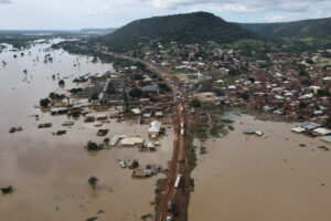 17NigeriaFlood01-superJumbo