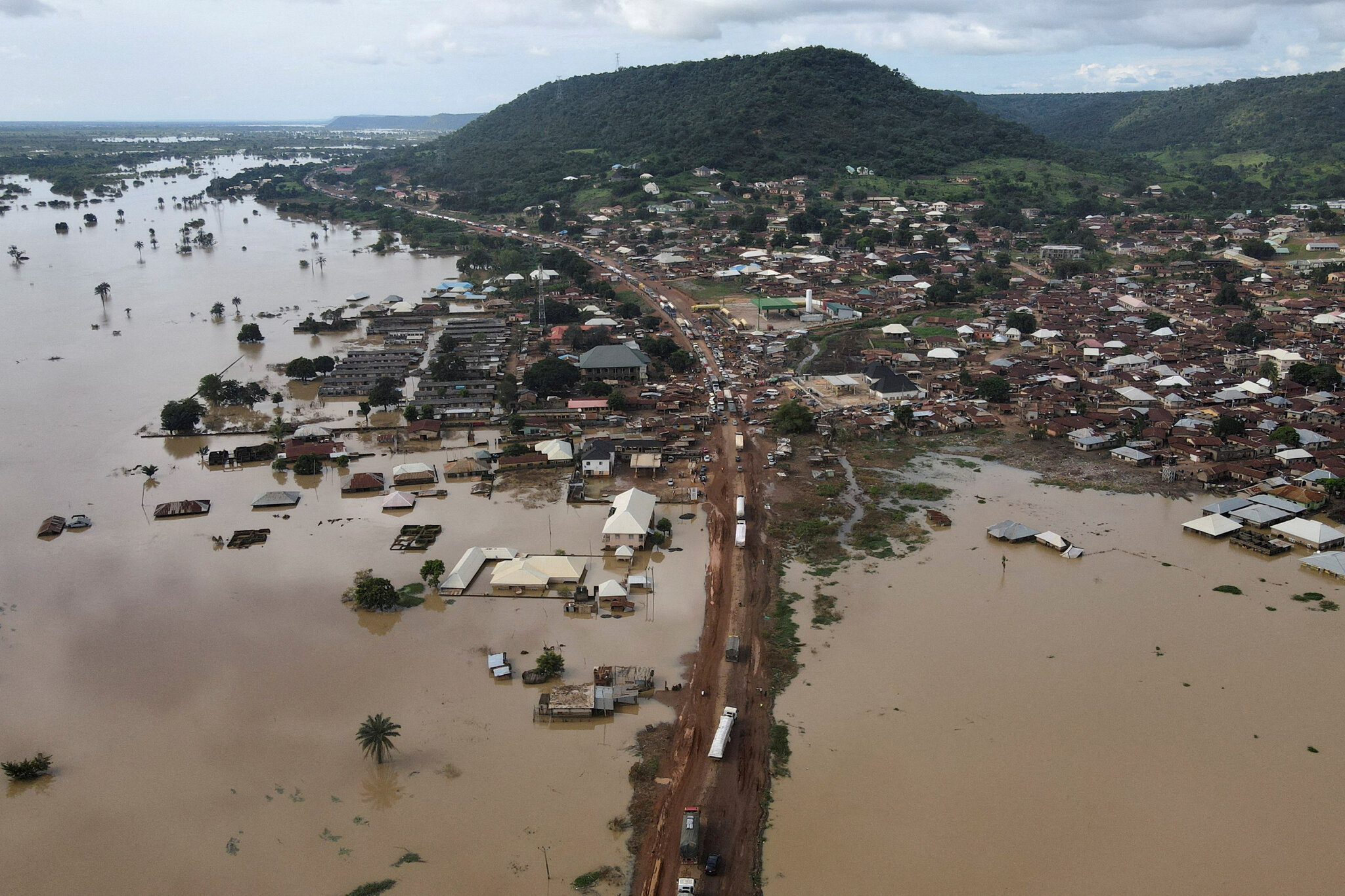 17NigeriaFlood01-superJumbo