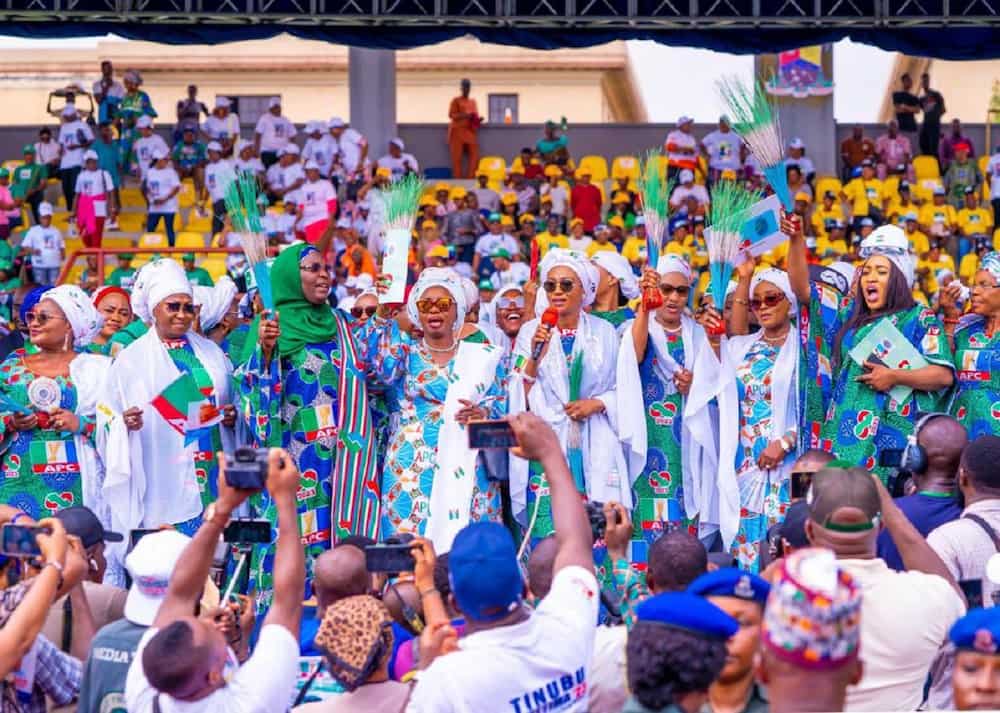 Road to 2023: Tinubu presidency to prioritise youth empowerment, girl-child education – Wife