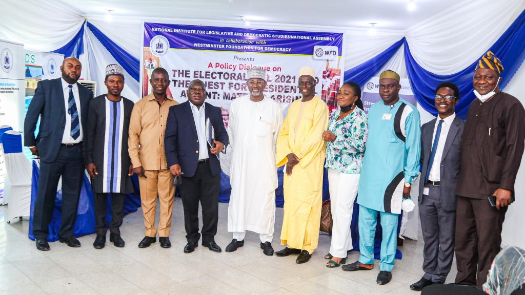 _policy_dialogue_panellists_with_staff_of_wfd_and_nilds
