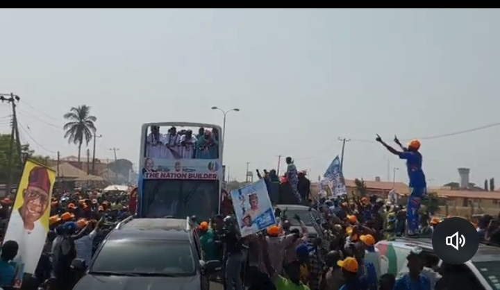 Kwara: Tinubu rally grounds Ilorin as thousands welcome APC presidential train