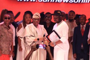 Sun Awards Chairman presents the Hospitality Personality award to CEO Sublime Group Kelvin Jombo Onumah