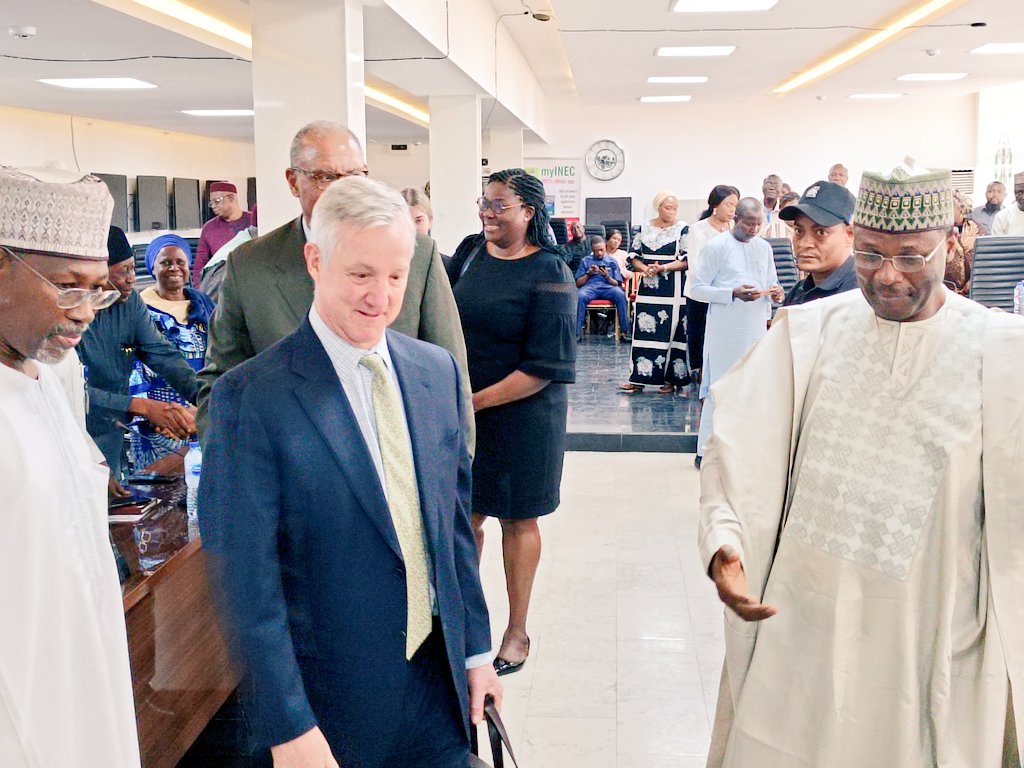 The president of IFES, Mr Anthony Banbury (middle), and his team paid a courtesy visit to INEC Chairman Prof Mahmood Yakubu (right) at the Commission’s conference room in Abuja. Present at the meeting was former INEC Chair Prof.Attahiru Jega (left), who is a board member of IFES