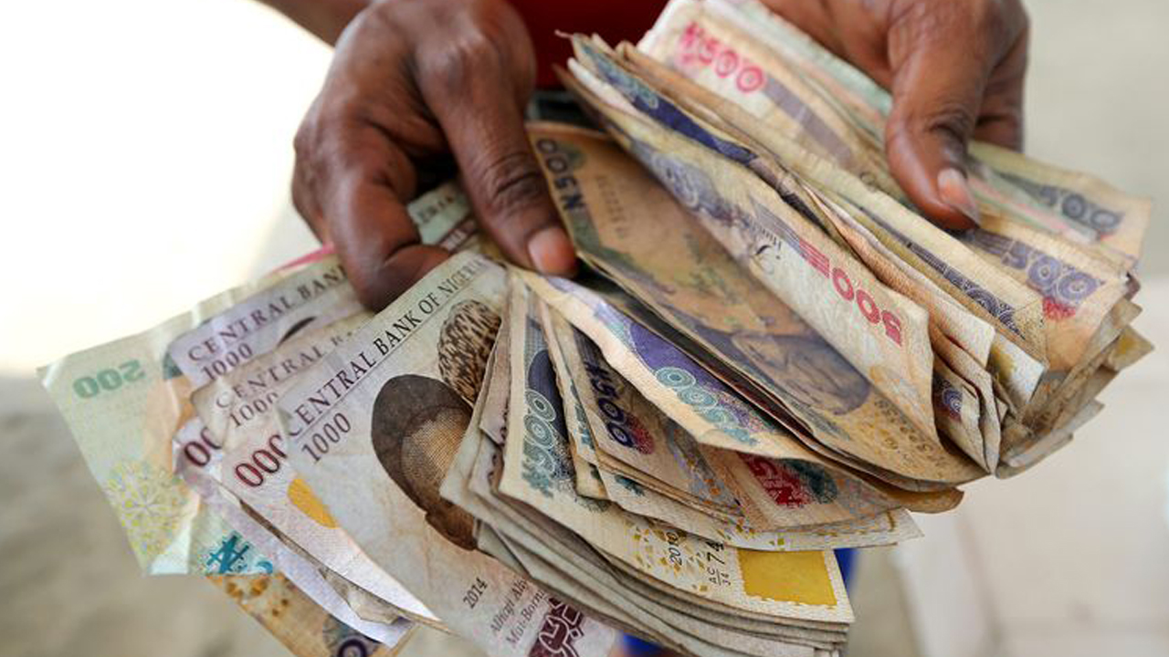 Picture-of-someone-counting-money