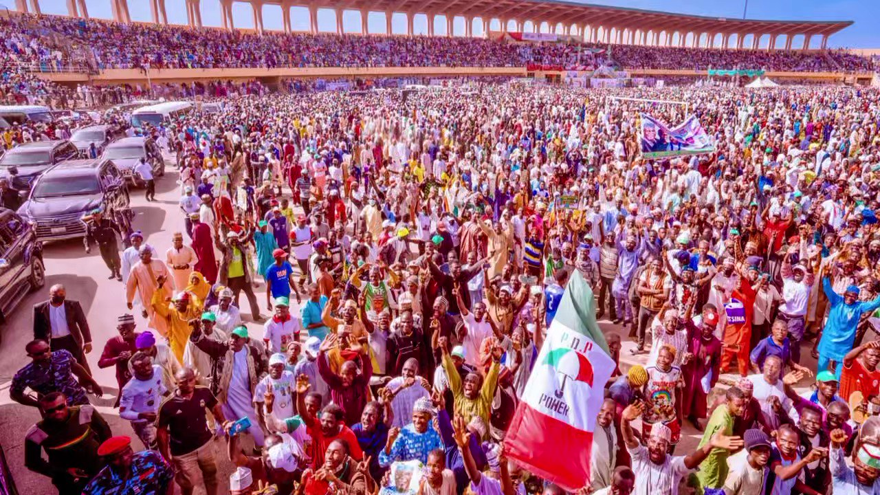 Nigeria Decides 2023: Crowd receives Atiku in Kogi