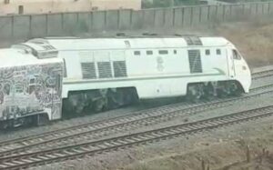 train-derails-2