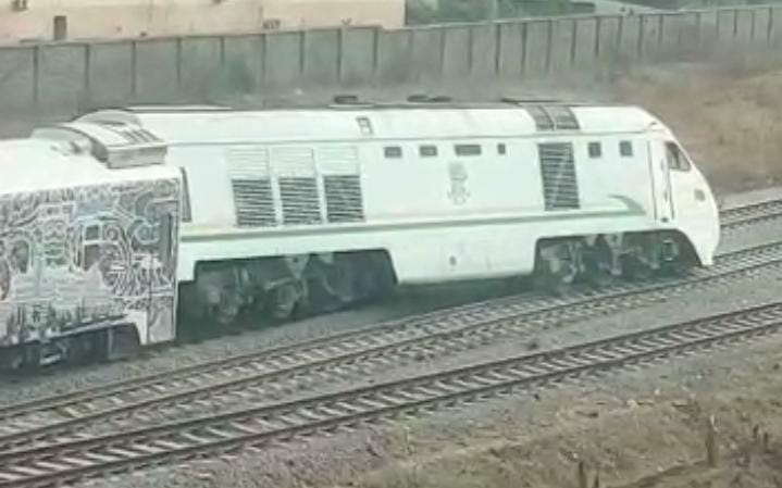 train-derails-2