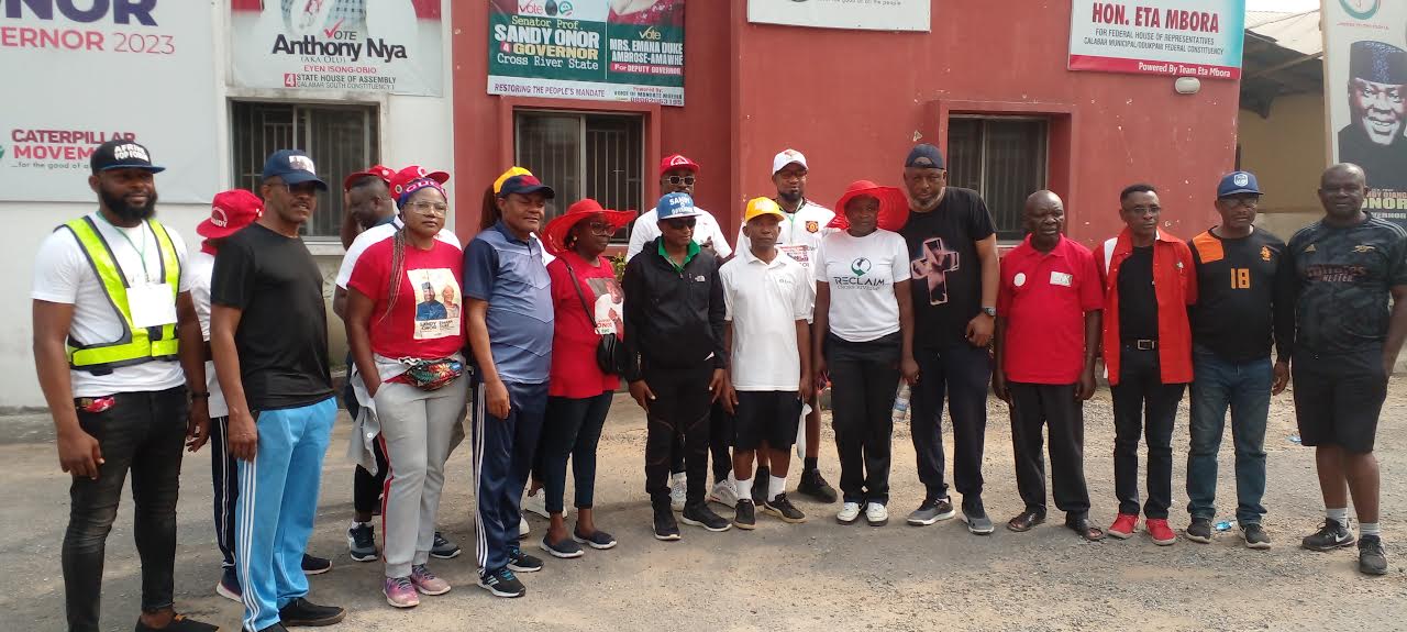Some leaders of the various support groups in group photograph in Calabar