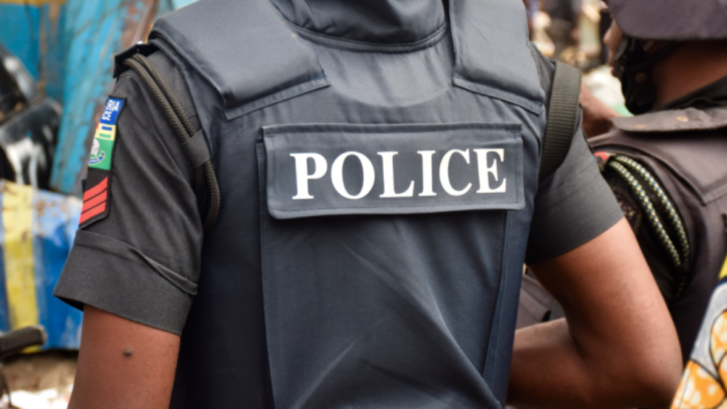NIGERIAN-POLICE-WITH-RIFLE_TheCable0-e1638223533511-1280×720