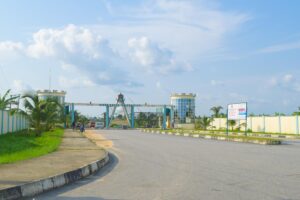 Niger_Delta_University_Main_Gate,_Bayelsa
