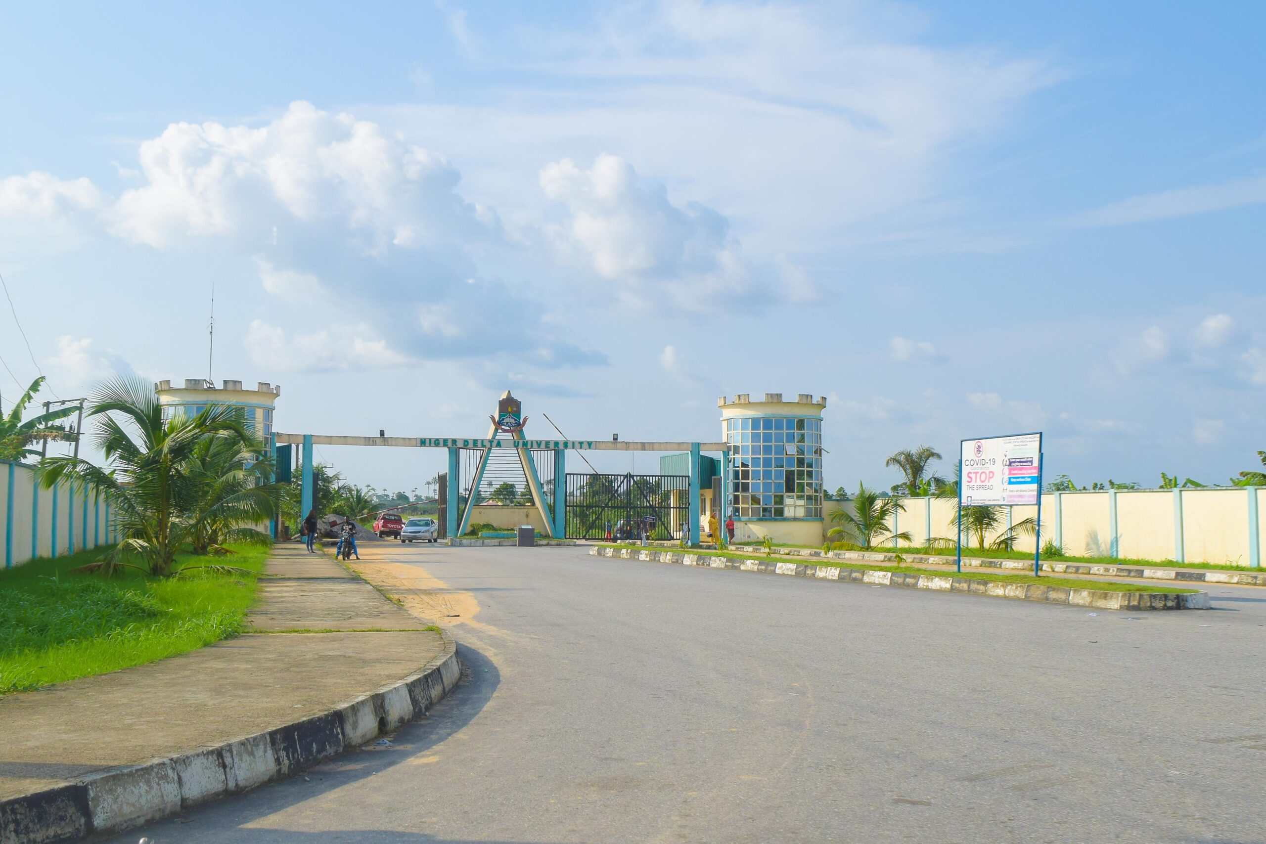 Niger_Delta_University_Main_Gate,_Bayelsa