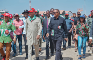 LP presidential candidate Peter Obi (middle) and running mate Datti Baba Ahmed (left) in Ilorin during a campaign stopover on Monday, February 6, 2023