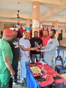 The delegation presenting award to Odogwu