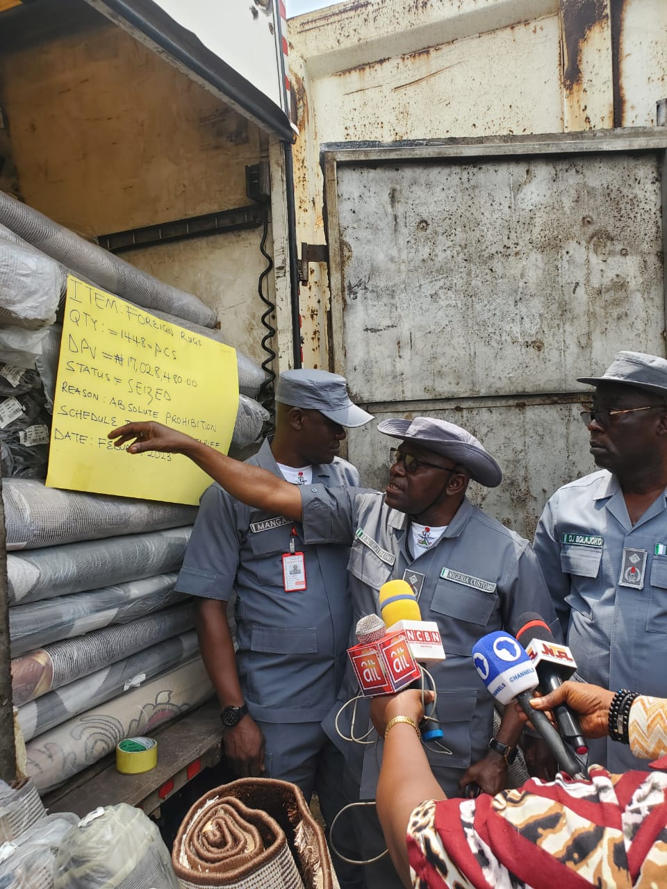 Customs busts cartel about to clear 600 vehicles with forged documents