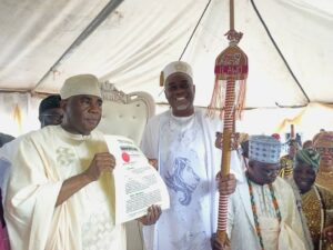After 16 months tussle, Ogun installs Oba McGregor as new Olu of Ilawo