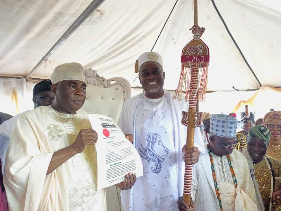 After 16 months tussle, Ogun installs Oba McGregor as new Olu of Ilawo
