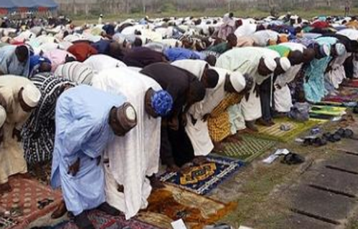 Muslims-Praying-2