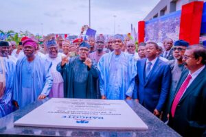 Dangote-Refinery-President-Buhari-Commissions-Africas-Largest-Oil-Refinery