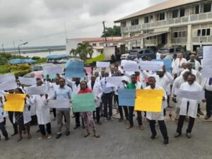 Skeletal services at hospitals as doctors begin warning strike