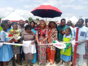 Olori Atuwatse lll commissioning the playground facilities at Ikengbuwa Primary School in Warri South Council Area