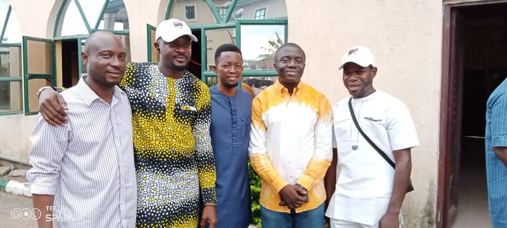 Pastor Aribasoye (Second Right)
