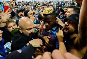 Osimhen-and-the-Napoli-fans