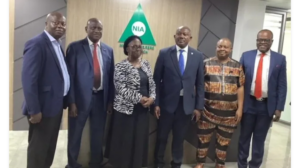 L-R: Davis Iyasere, Head, Corp. Affairs/HR, Nigerian Insurers Asso. (NIA); Samuel Samuel Ogbodu, MD/CEO, Sunu Assurance; Yetunde Ilori, DG, NIA; Akinjide Orimolade, MD/CEO, Stanbic IBTC Insurance; Salami Rasaaq, Dep. Dir. Corp. Comms/Matk Devt, NAICOM; and Demola Abidogun, MD/CEO, Guinea Insurance, all members of Publicity Sub-C’ttee of Insurers C’ttee after press brief