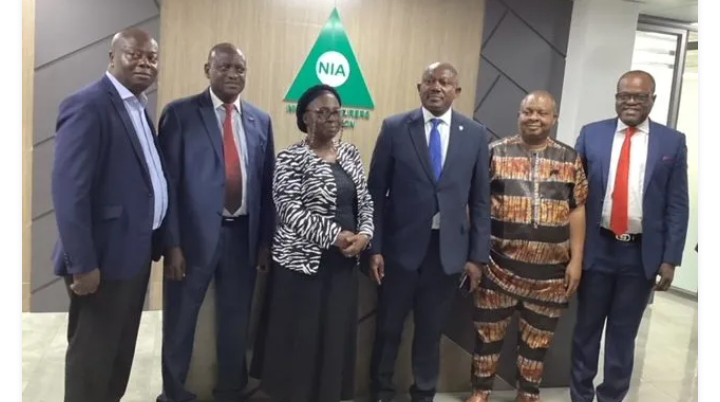 L-R: Davis Iyasere, Head, Corp. Affairs/HR, Nigerian Insurers Asso. (NIA); Samuel Samuel Ogbodu, MD/CEO, Sunu Assurance; Yetunde Ilori, DG, NIA; Akinjide Orimolade, MD/CEO, Stanbic IBTC Insurance; Salami Rasaaq, Dep. Dir. Corp. Comms/Matk Devt, NAICOM; and Demola Abidogun, MD/CEO, Guinea Insurance, all members of Publicity Sub-C’ttee of Insurers C’ttee after press brief