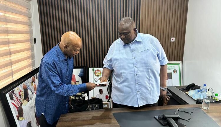Arthur-Eze-Donation-750×430