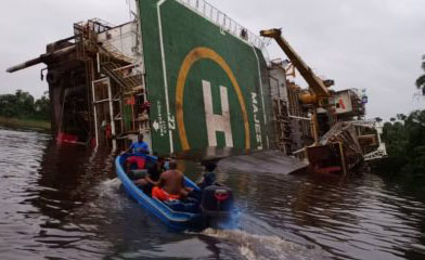 PHOTO-OF-MAJESTIC-RIG-CAPSIZE-400×240-1