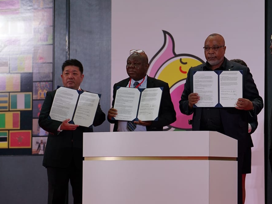 Prof Charles Igwe, middle with the representatives of the Japanese firms