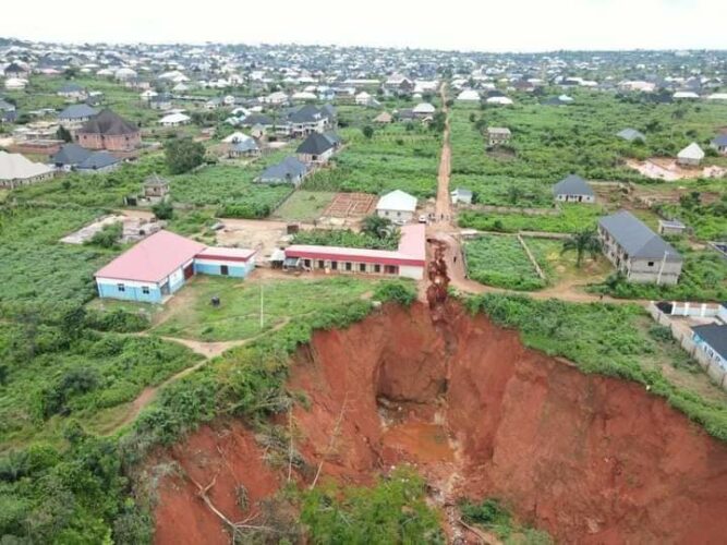 Delta Moves To Tackle Life Threatening Gully Erosion The Sun Nigeria delta-moves-to-tackle-life-threatening-gully-erosion-the-sun-nigeria