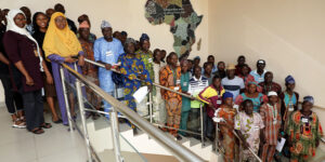 The-IITA-PROSSIVA-team-with-the-farmers.