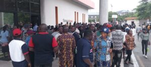 Section of Cross River State workers protesting in front of Transcorp Hotels, Calabar against moves to migrate them to contributory pension scheme