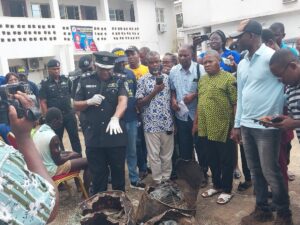 CP Adeoye dispplaying the iron rails recovered from vandals from the second Niger Bridge