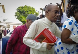 Godwin-Emefiele-Arrived-Court-With-Bible-1