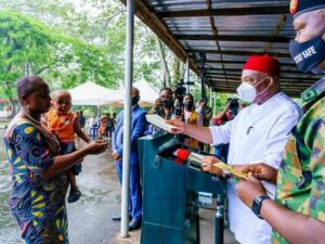 Uzodinma-Compensates-Family-Of-Police-Officers-Killed-By-Gunmen-With-N5m-Each