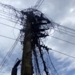 15121046_electricitypolecableindeplorablestateolorunda_jpegb1013f76754fc52bbf06e0e5b46a6fcc