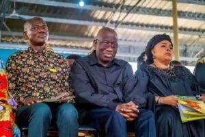 President-Jonathan-at-a-funeral-service-for-sister-636×424
