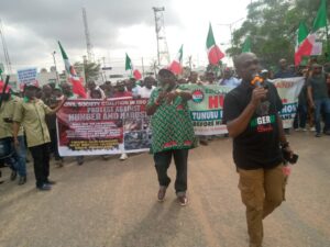 ilR5hkjQ-NLC